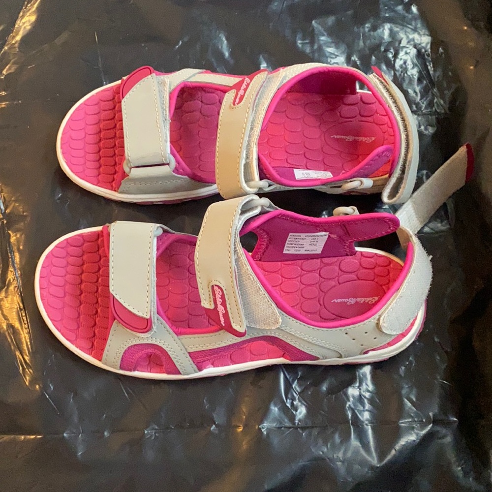 Youth girls size 3 Eddie Bauer Madison Sandal.